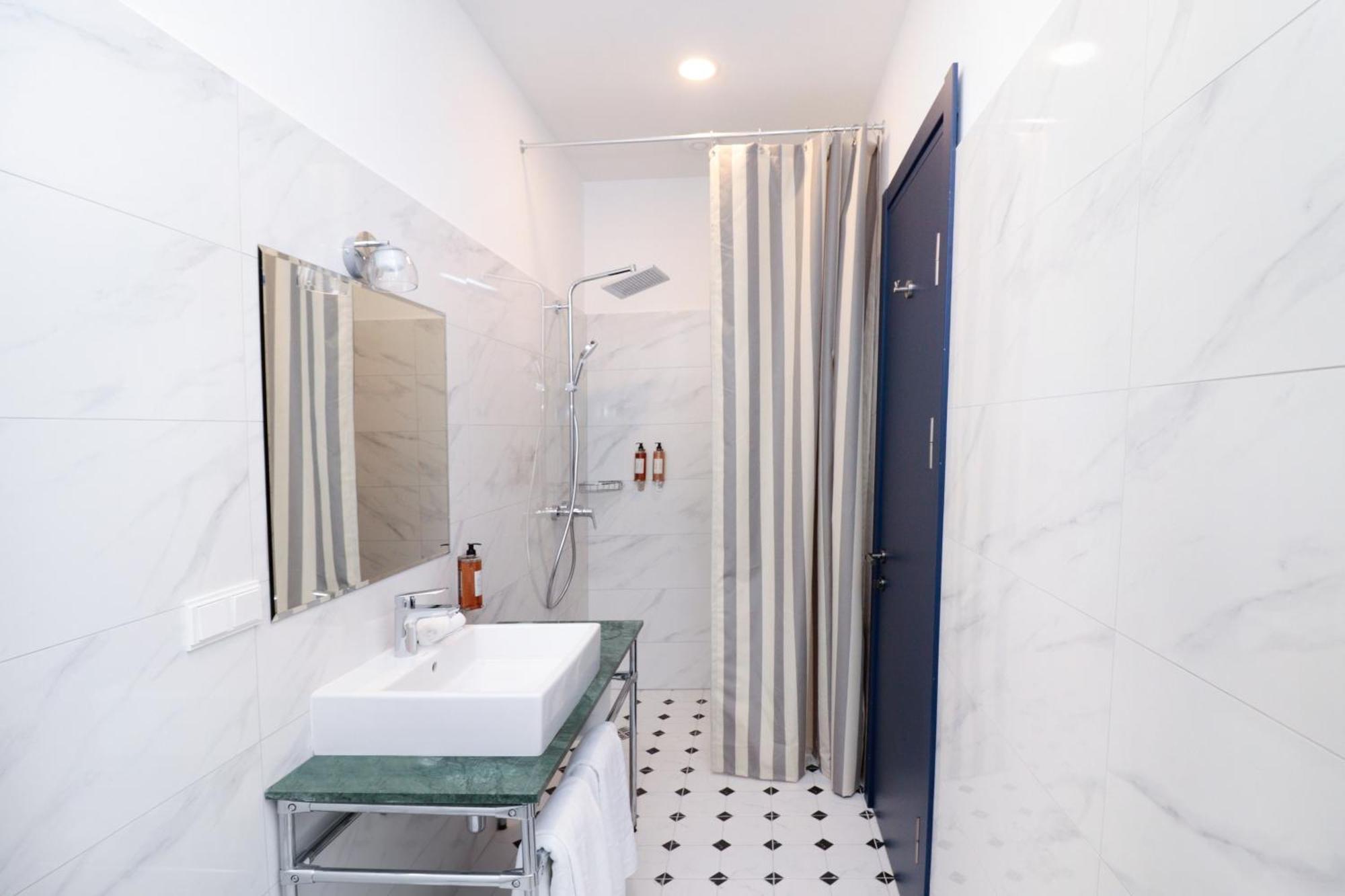 Margot Sololaki Hotel Тбилиси Екстериор снимка